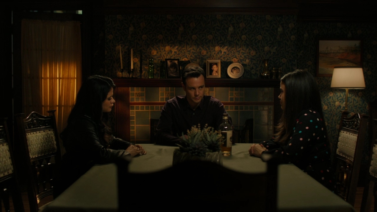 Charmed-Online-dot-nl_Charmed2x06WhenSparksFly02259.jpg