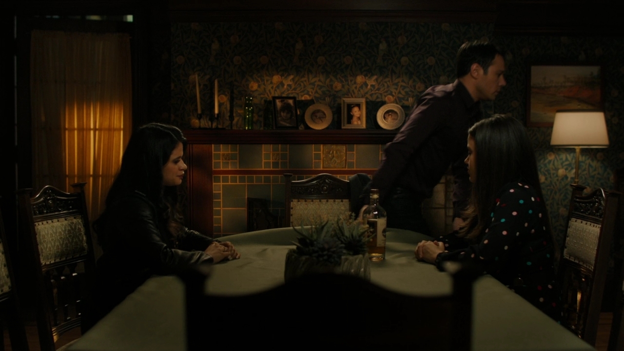 Charmed-Online-dot-nl_Charmed2x06WhenSparksFly02262.jpg
