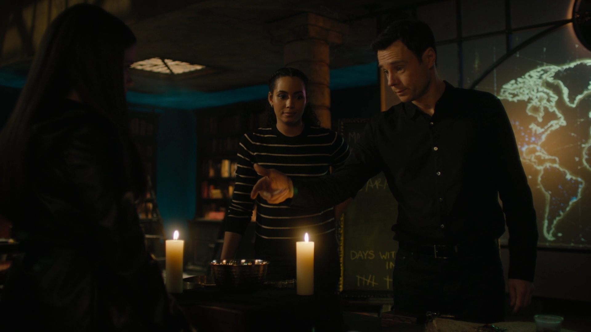 charmed-online-dot-nl_Charmed-2x07PastIsPresent0182.jpg