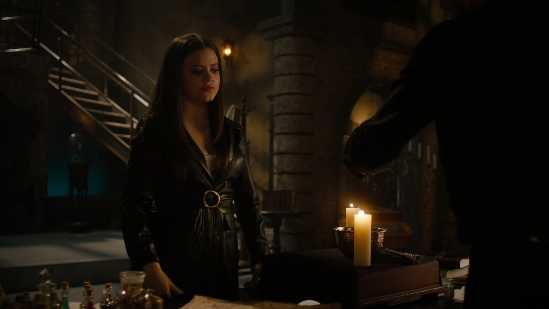 charmed-online-dot-nl_Charmed-2x07PastIsPresent0184.jpg