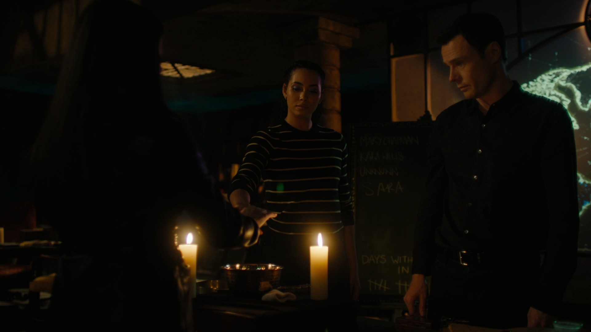 charmed-online-dot-nl_Charmed-2x07PastIsPresent0217.jpg