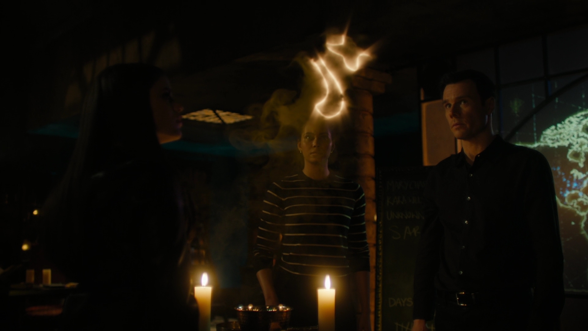 charmed-online-dot-nl_Charmed-2x07PastIsPresent0226.jpg