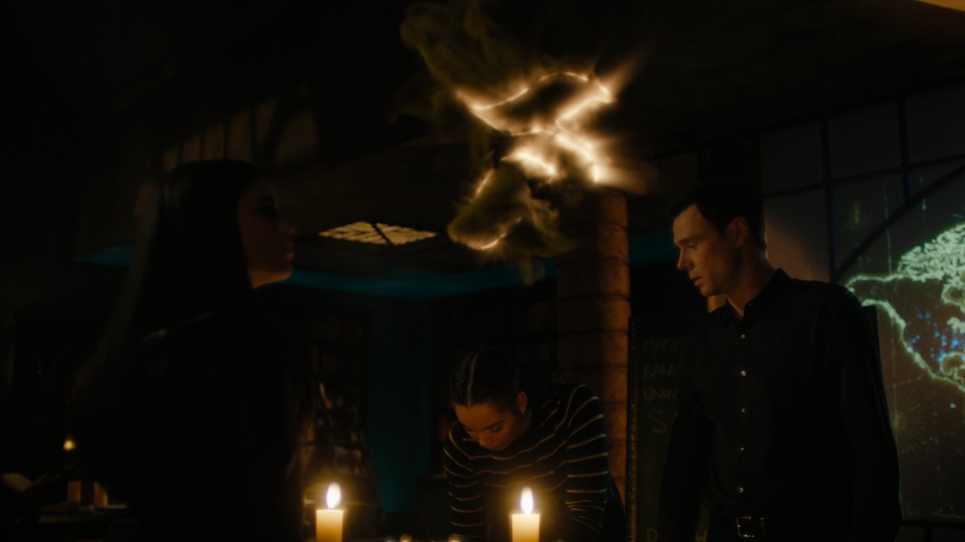 charmed-online-dot-nl_Charmed-2x07PastIsPresent0233.jpg