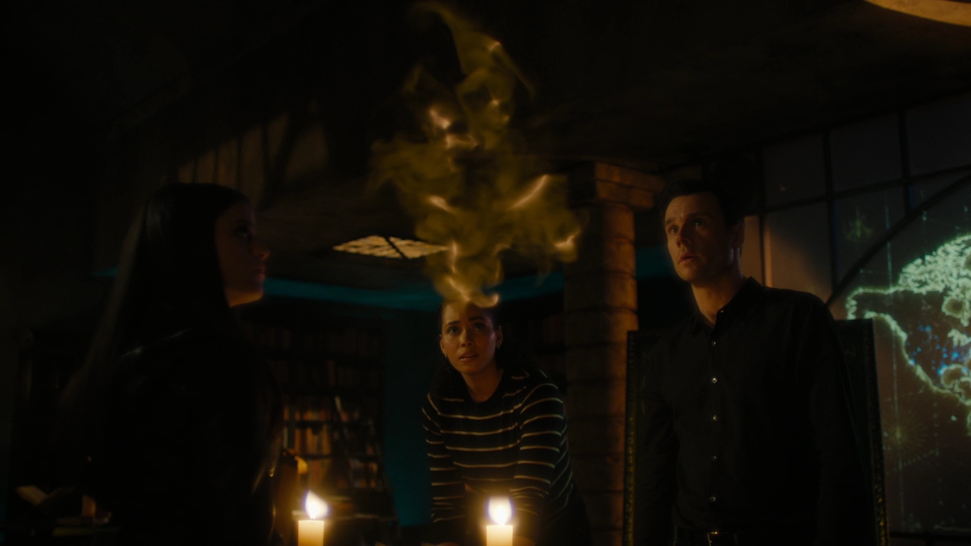 charmed-online-dot-nl_Charmed-2x07PastIsPresent0243.jpg