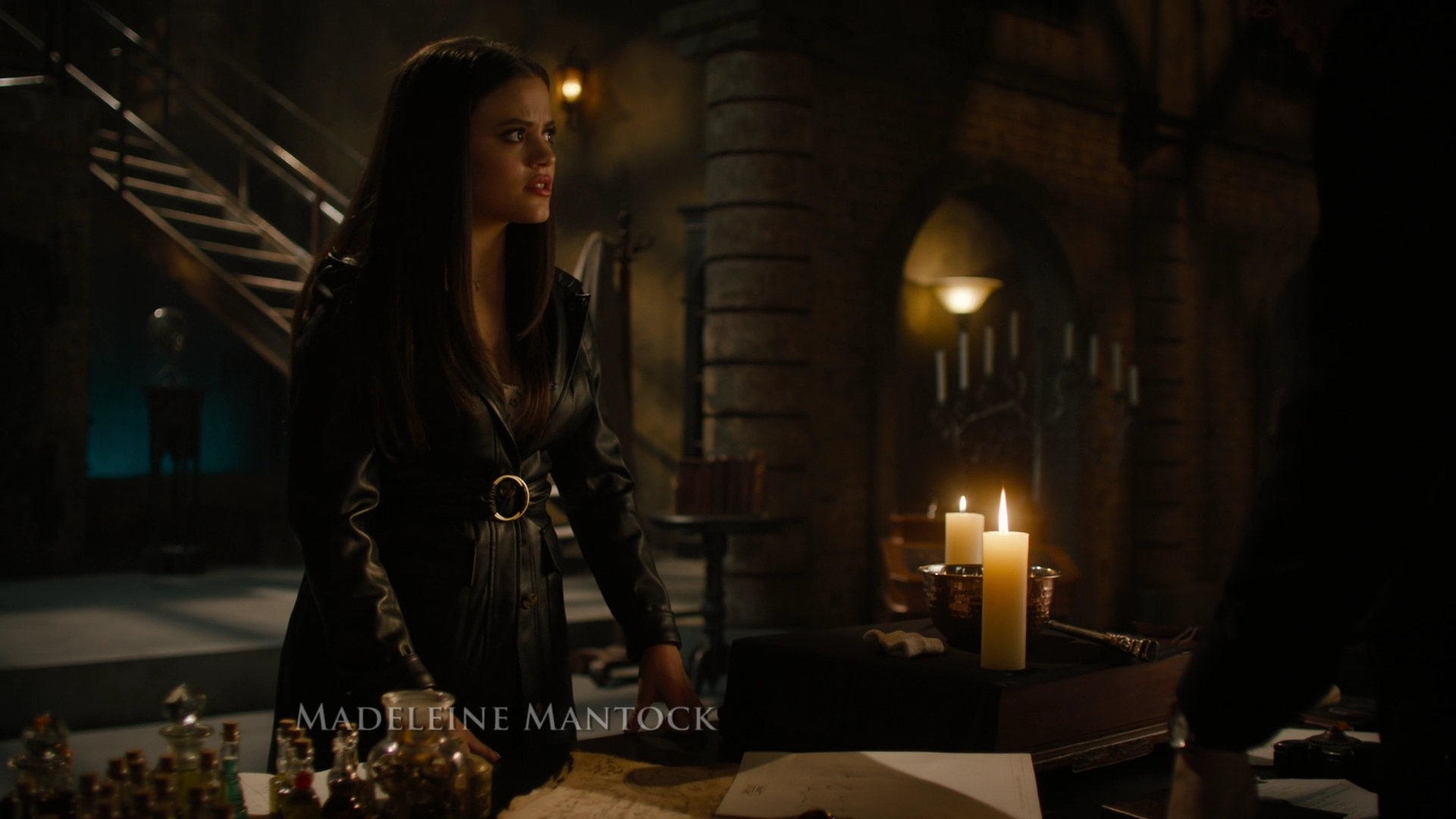 charmed-online-dot-nl_Charmed-2x07PastIsPresent0290.jpg