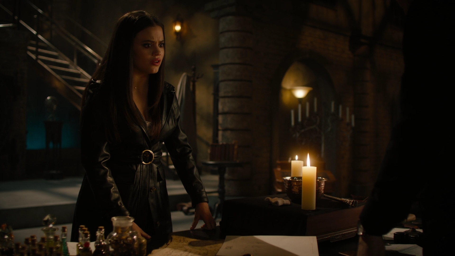 charmed-online-dot-nl_Charmed-2x07PastIsPresent0292.jpg