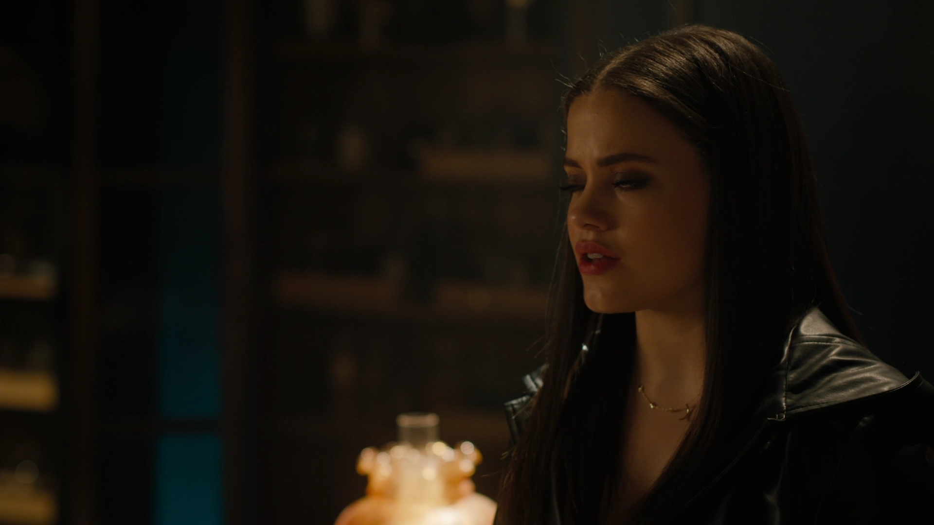 charmed-online-dot-nl_Charmed-2x07PastIsPresent0810.jpg
