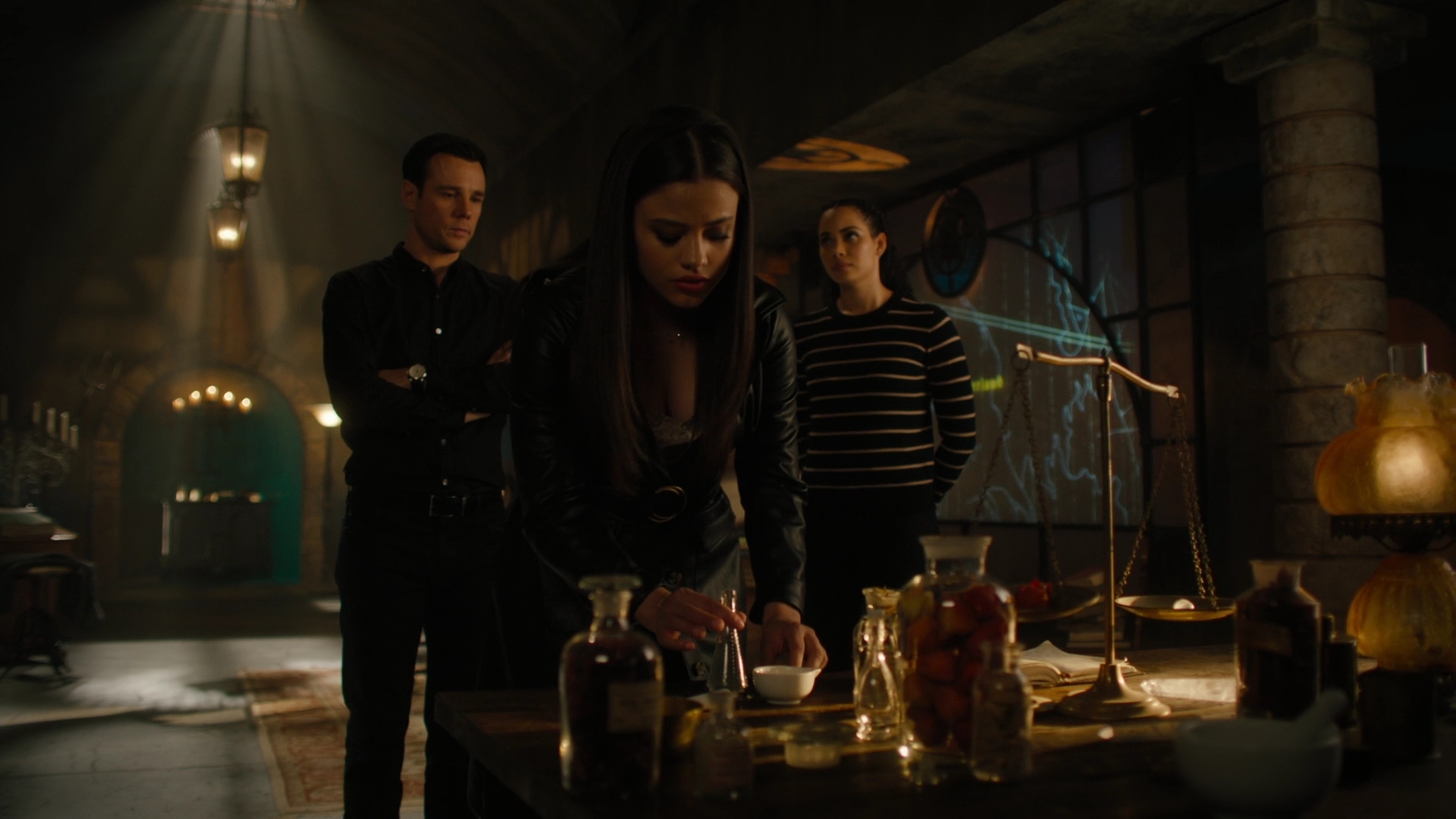 charmed-online-dot-nl_Charmed-2x07PastIsPresent0814.jpg