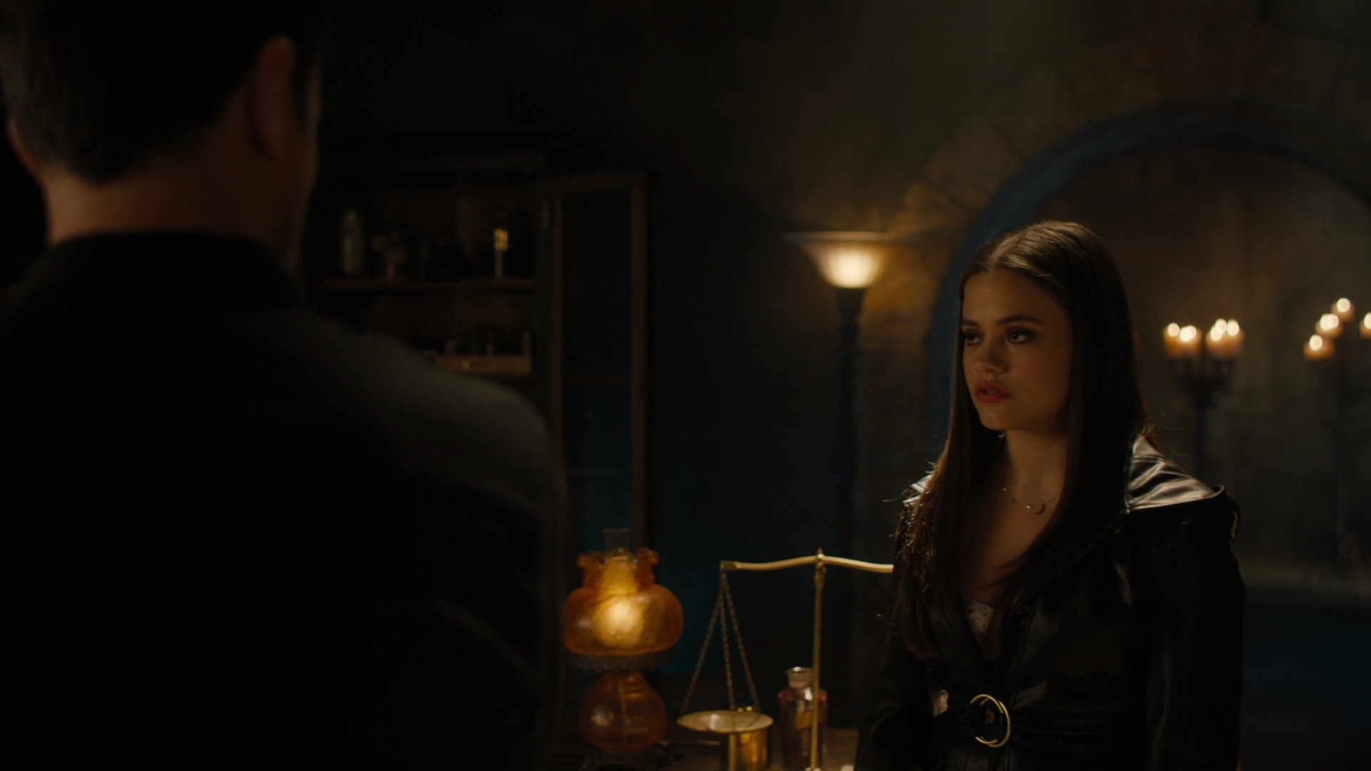charmed-online-dot-nl_Charmed-2x07PastIsPresent0824.jpg