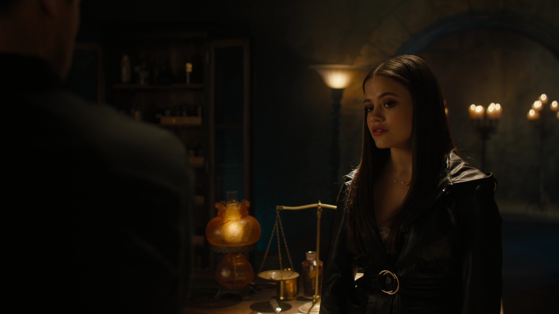 charmed-online-dot-nl_Charmed-2x07PastIsPresent0827.jpg