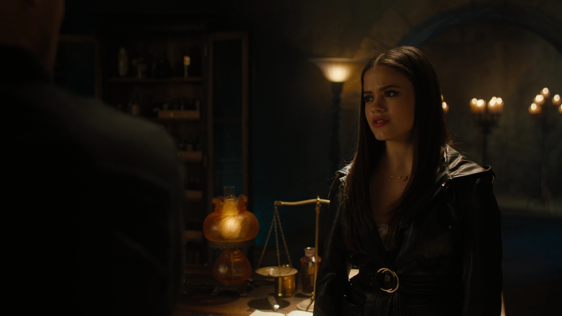 charmed-online-dot-nl_Charmed-2x07PastIsPresent0828.jpg