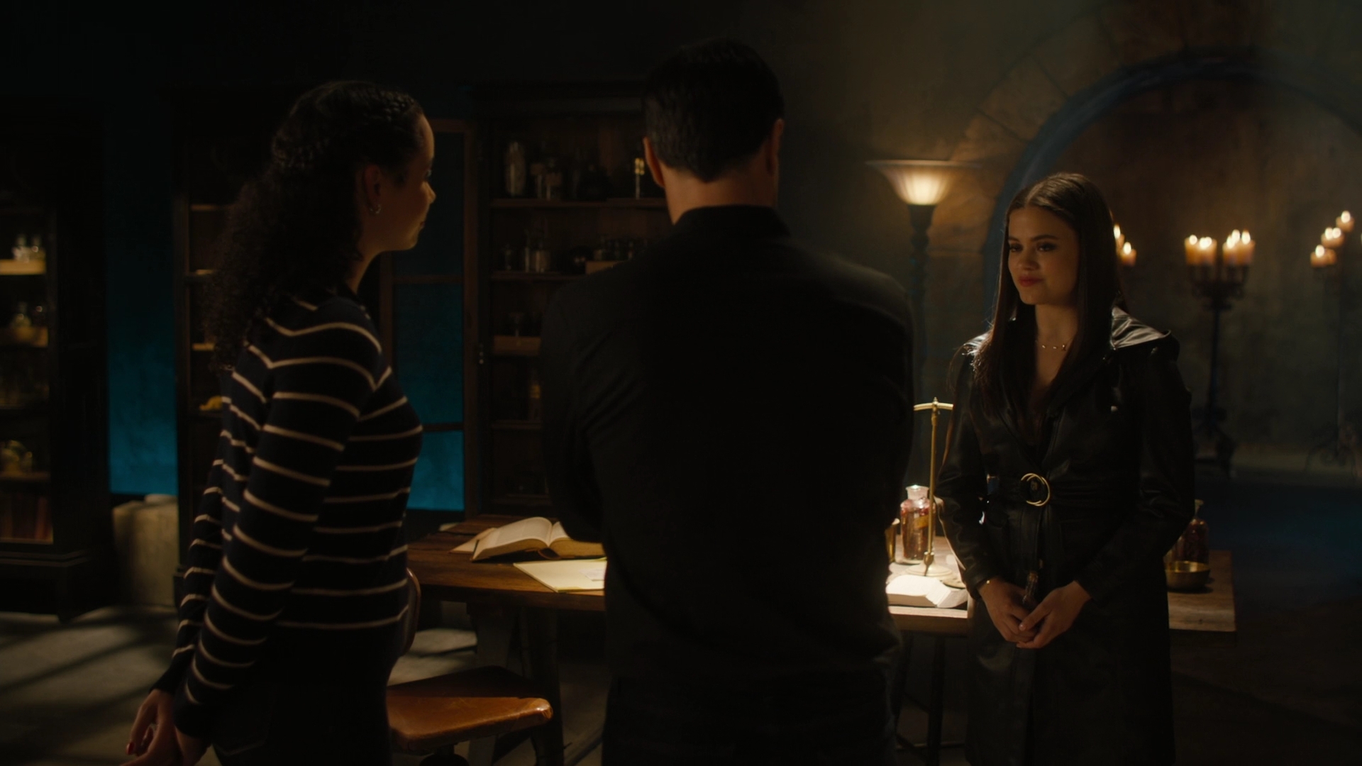 charmed-online-dot-nl_Charmed-2x07PastIsPresent0859.jpg