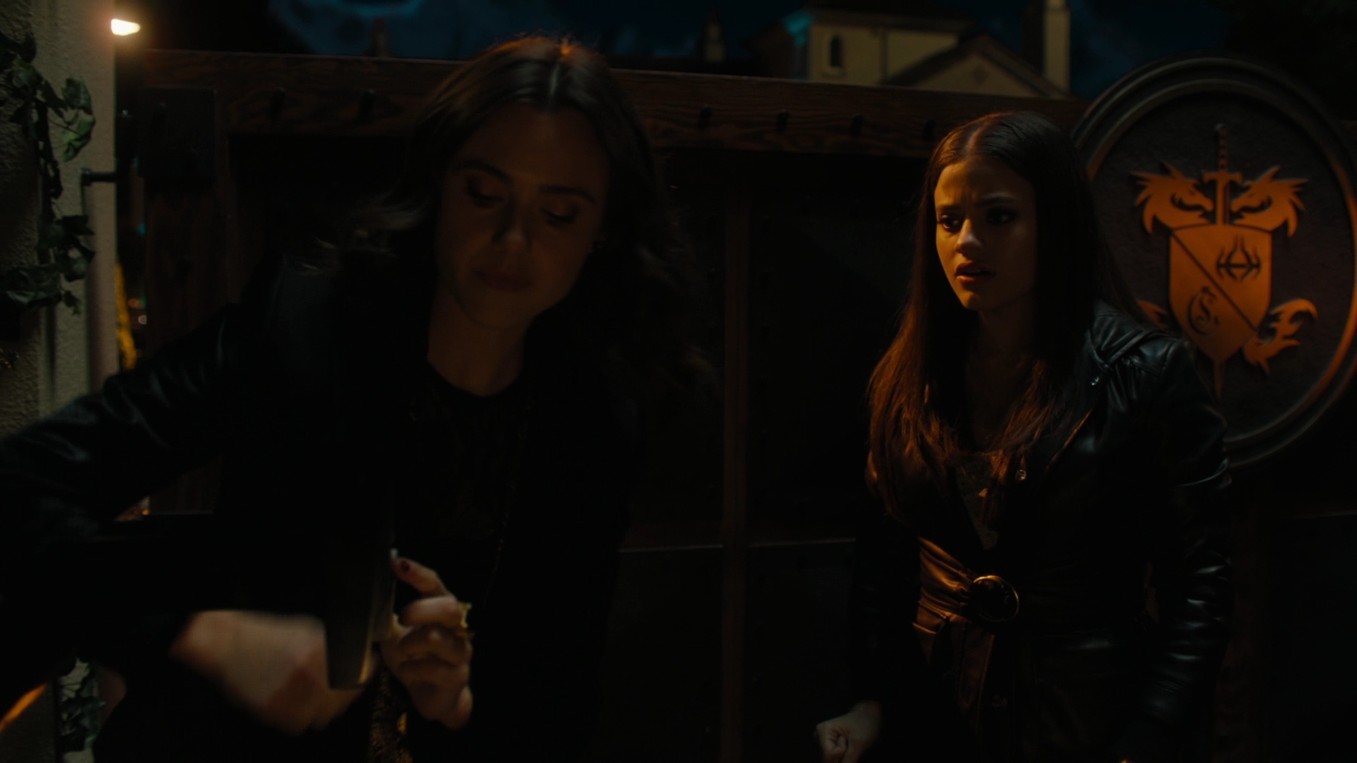 charmed-online-dot-nl_Charmed-2x07PastIsPresent0921.jpg