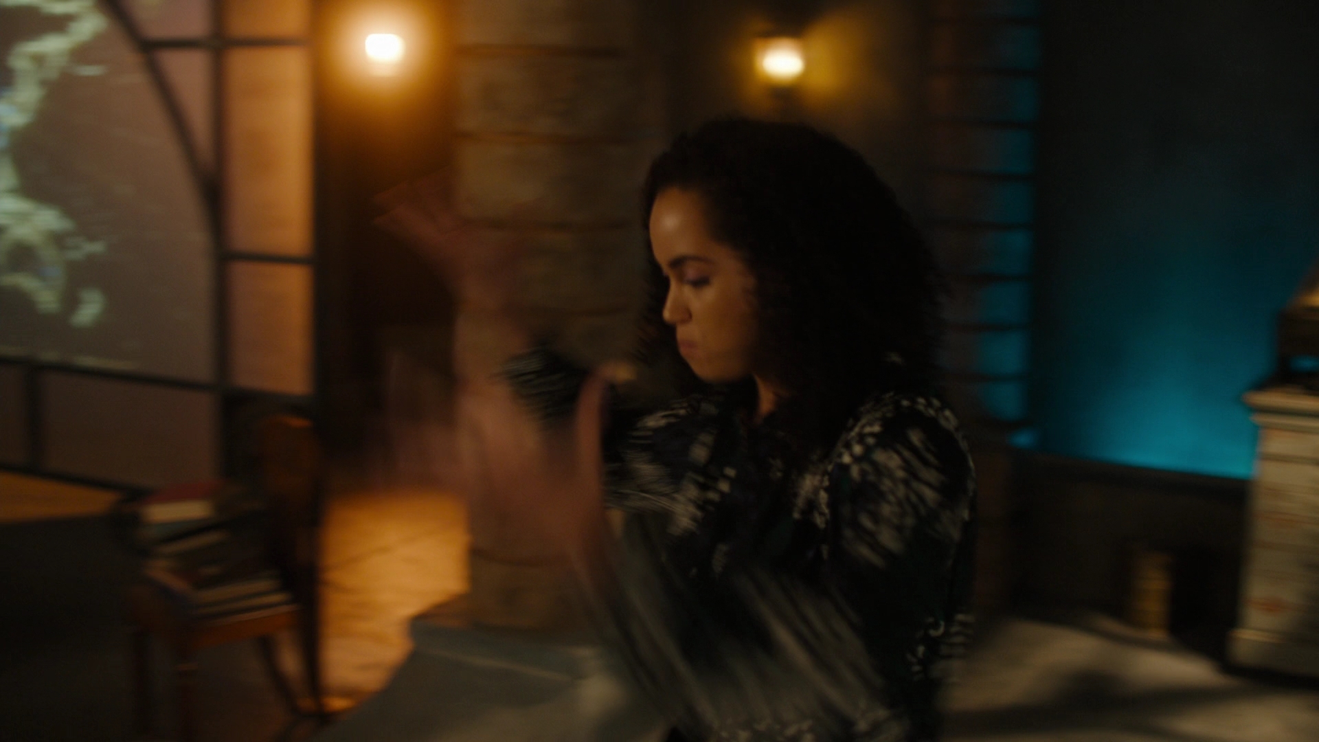 Charmed-Online-dot-nl_Charmed2x09GeussWhosComingToSafeSpaceSeattlle0229.jpg