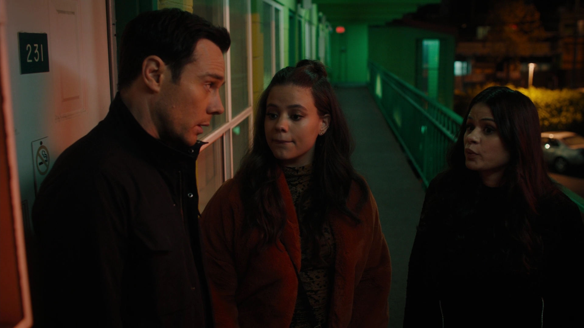 Charmed-Online-dot-nl_Charmed2x09GeussWhosComingToSafeSpaceSeattlle0560.jpg