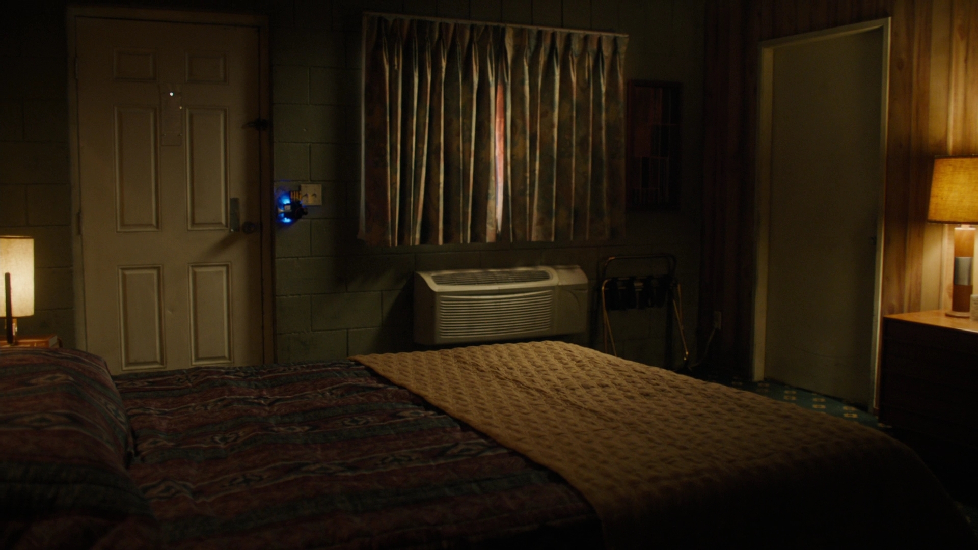 Charmed-Online-dot-nl_Charmed2x09GeussWhosComingToSafeSpaceSeattlle0564.jpg