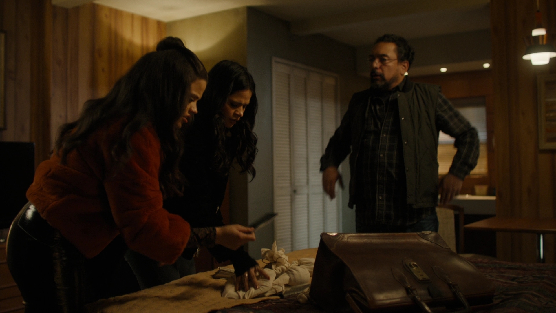 Charmed-Online-dot-nl_Charmed2x09GeussWhosComingToSafeSpaceSeattlle0710.jpg