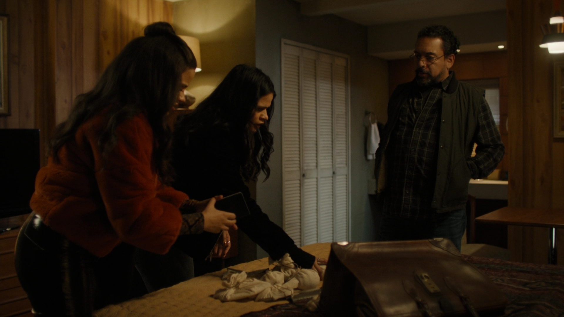 Charmed-Online-dot-nl_Charmed2x09GeussWhosComingToSafeSpaceSeattlle0711.jpg