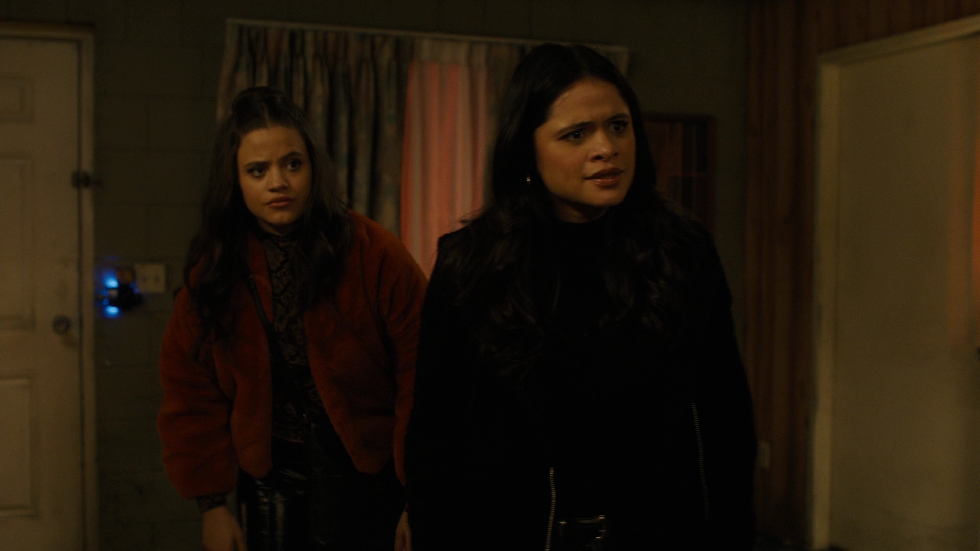 Charmed-Online-dot-nl_Charmed2x09GeussWhosComingToSafeSpaceSeattlle0715.jpg Charmed-Online-dot-nl_Charmed2x09GeussWhosComingToSafeSpaceSeattlle0715.jpg