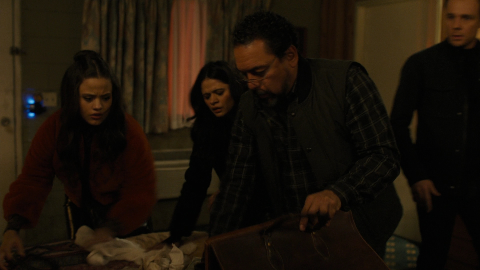 Charmed-Online-dot-nl_Charmed2x09GeussWhosComingToSafeSpaceSeattlle0824.jpg