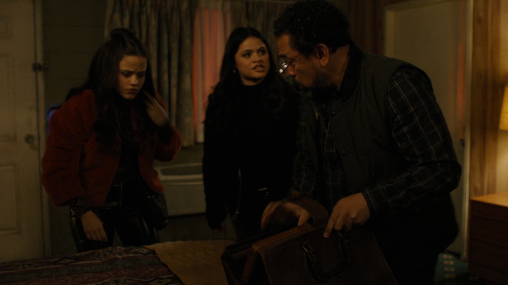 Charmed-Online-dot-nl_Charmed2x09GeussWhosComingToSafeSpaceSeattlle0829.jpg