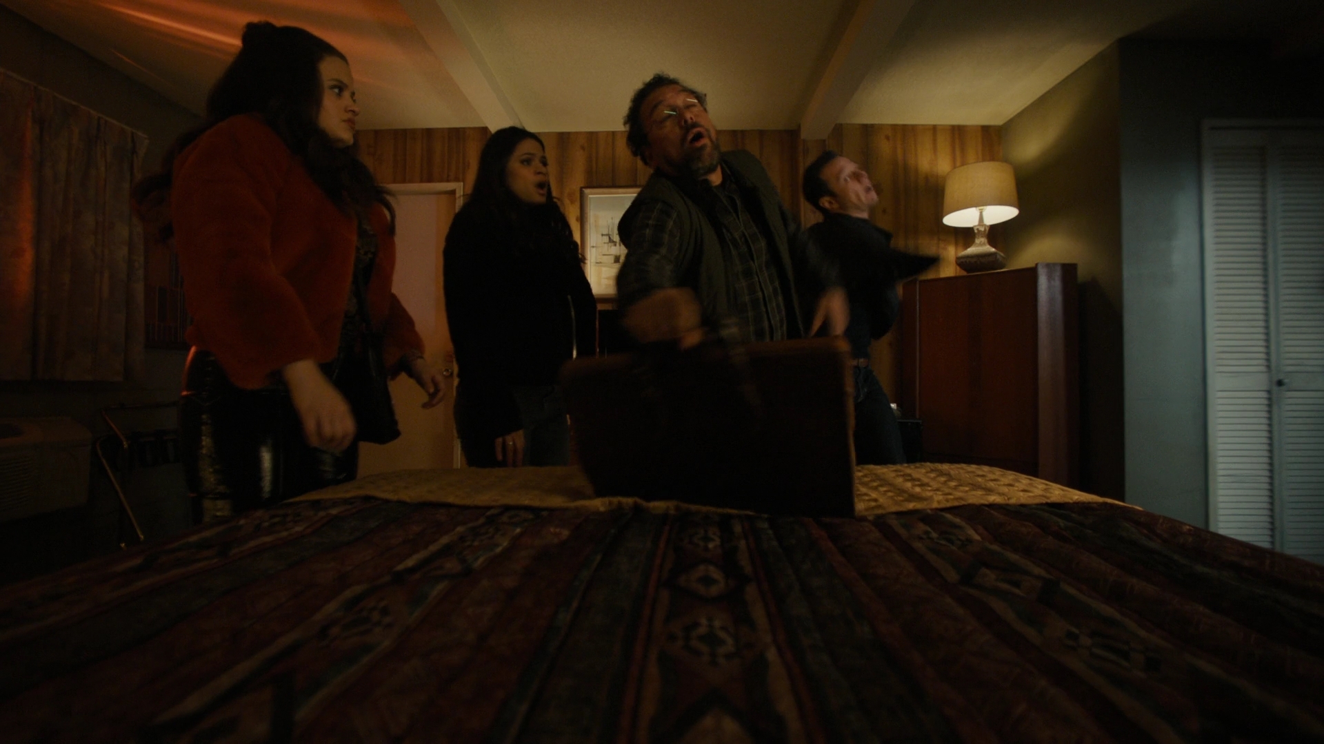 Charmed-Online-dot-nl_Charmed2x09GeussWhosComingToSafeSpaceSeattlle0840.jpg