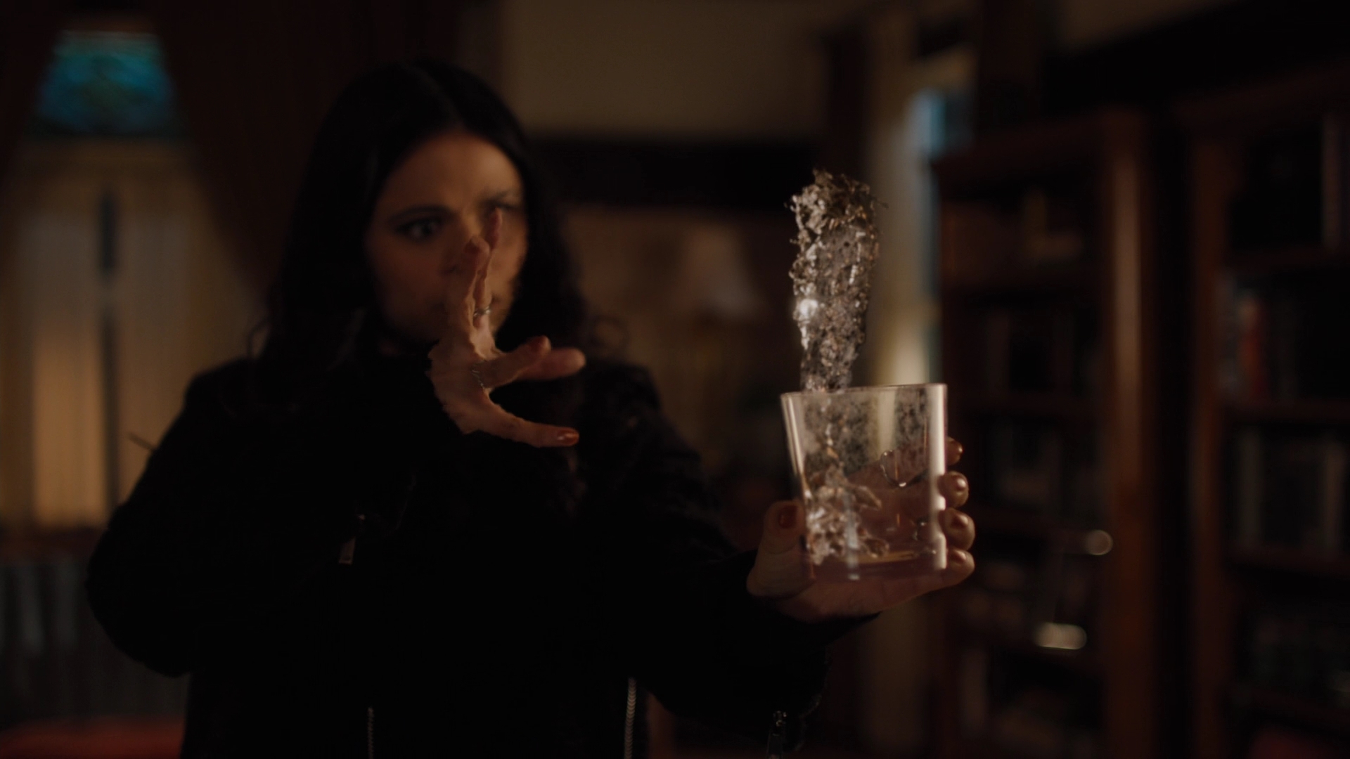 Charmed-Online-dot-nl_Charmed2x09GeussWhosComingToSafeSpaceSeattlle1189.jpg