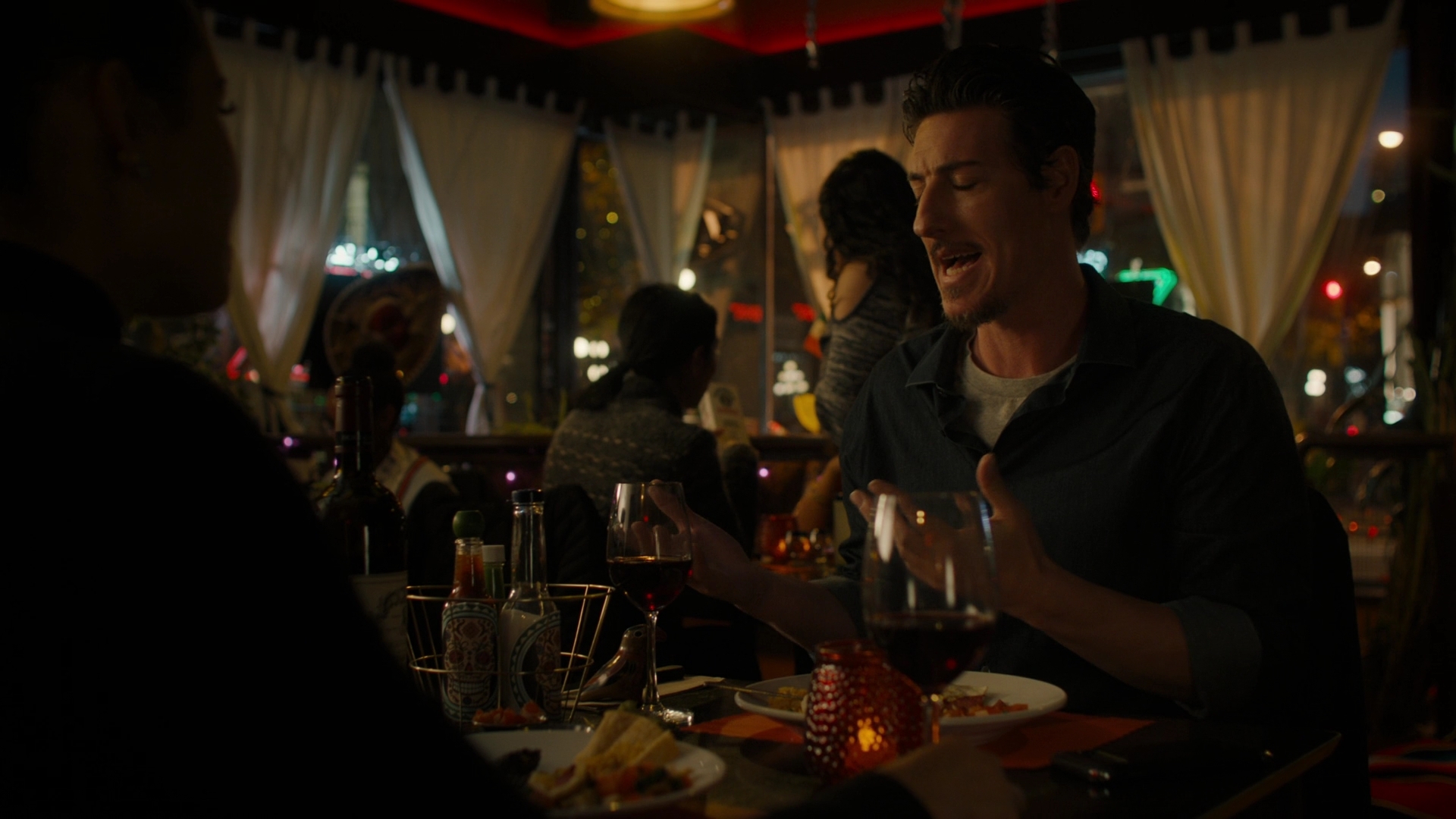 Charmed-Online-dot-nl_Charmed2x09GeussWhosComingToSafeSpaceSeattlle1550.jpg