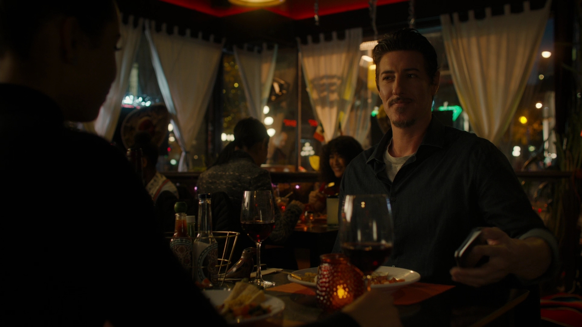Charmed-Online-dot-nl_Charmed2x09GeussWhosComingToSafeSpaceSeattlle1630.jpg