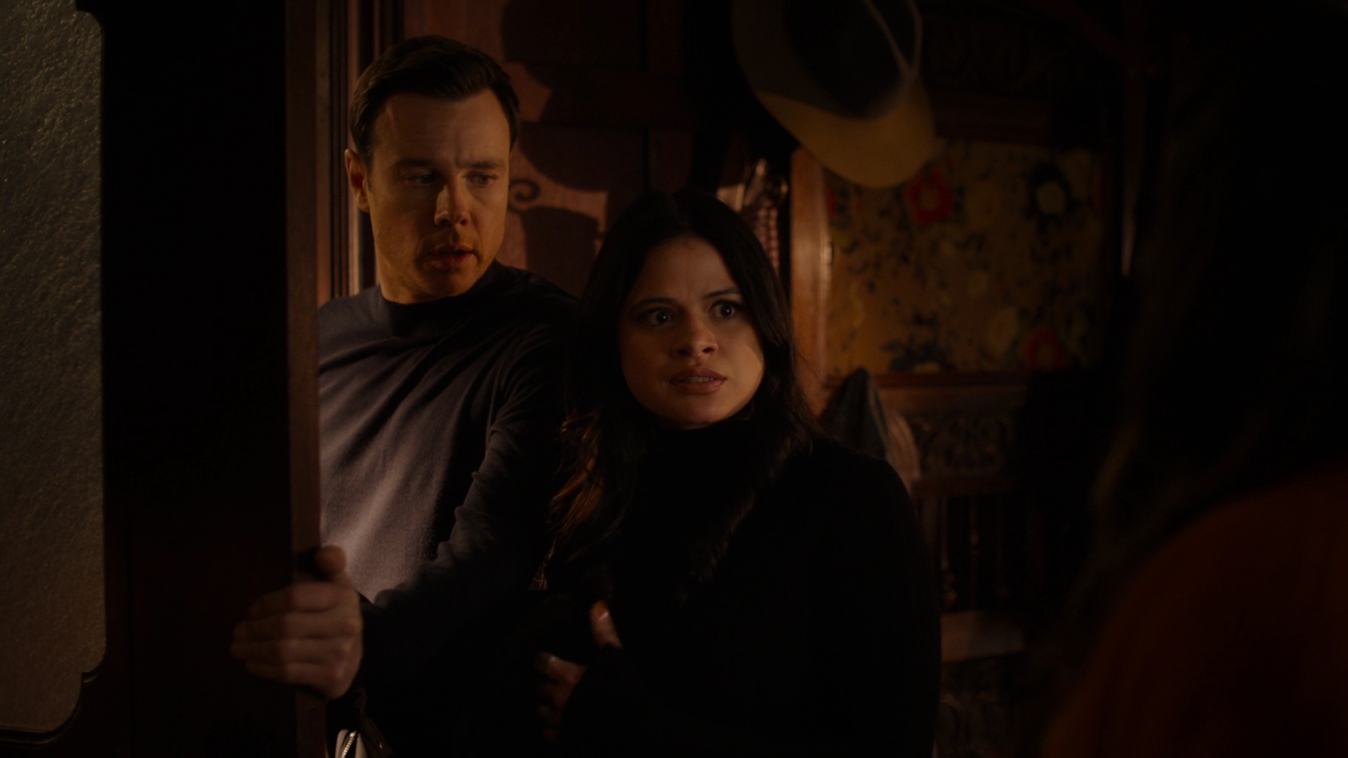 Charmed-Online-dot-nl_Charmed2x09GeussWhosComingToSafeSpaceSeattlle1716.jpg