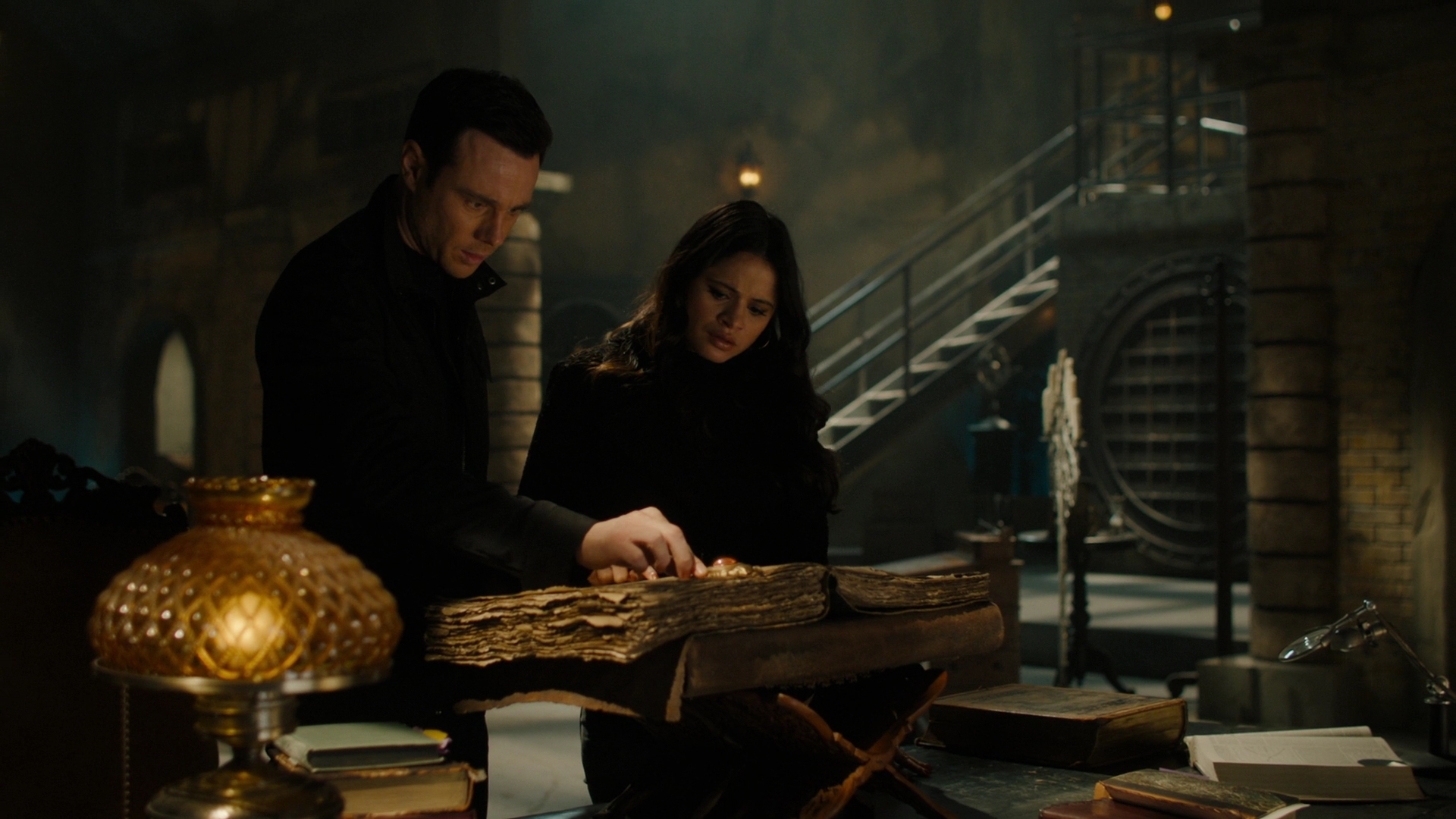 Charmed-Online-dot-nl_Charmed2x09GeussWhosComingToSafeSpaceSeattlle1955.jpg