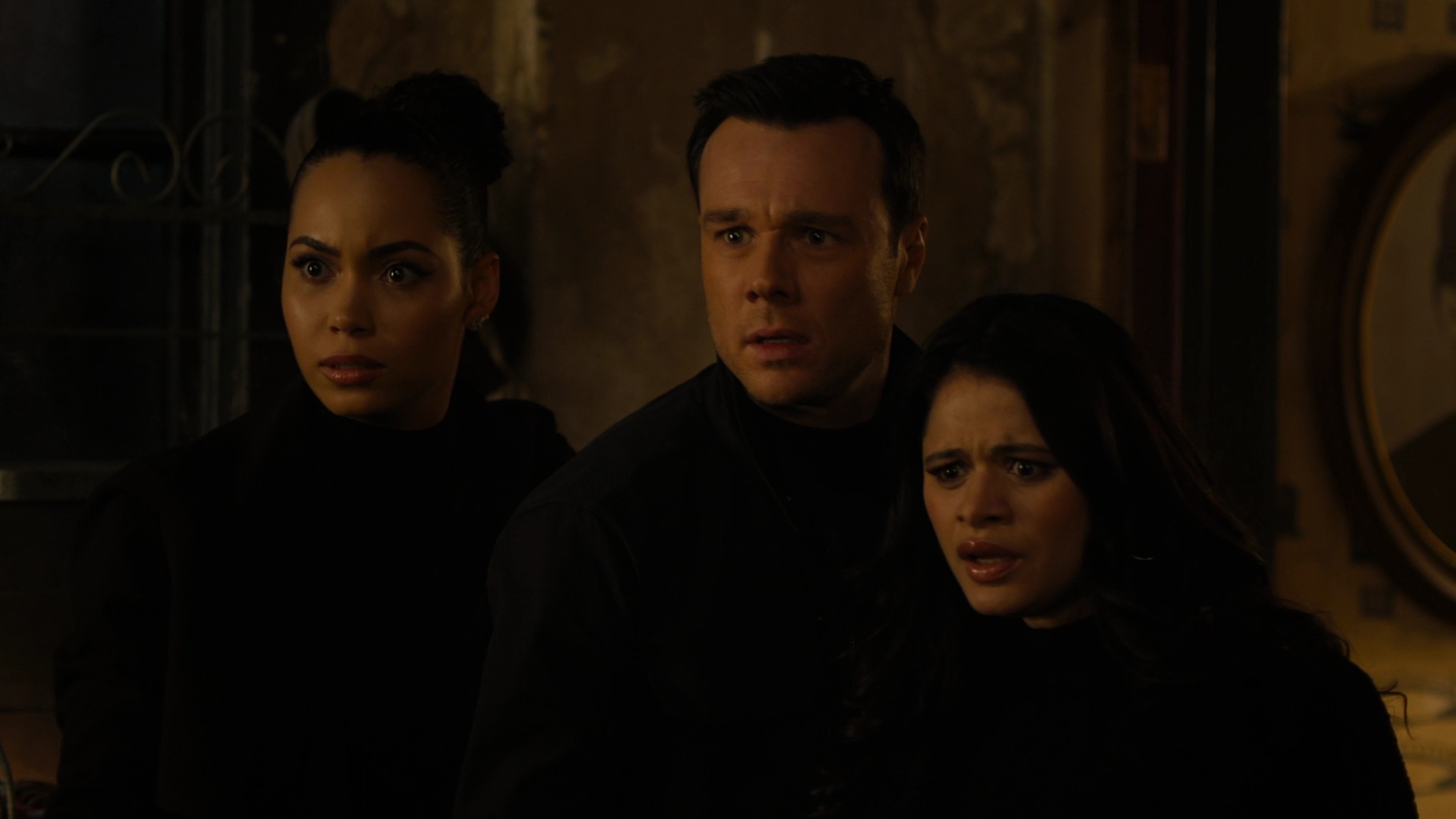 Charmed-Online-dot-nl_Charmed2x09GeussWhosComingToSafeSpaceSeattlle2218.jpg