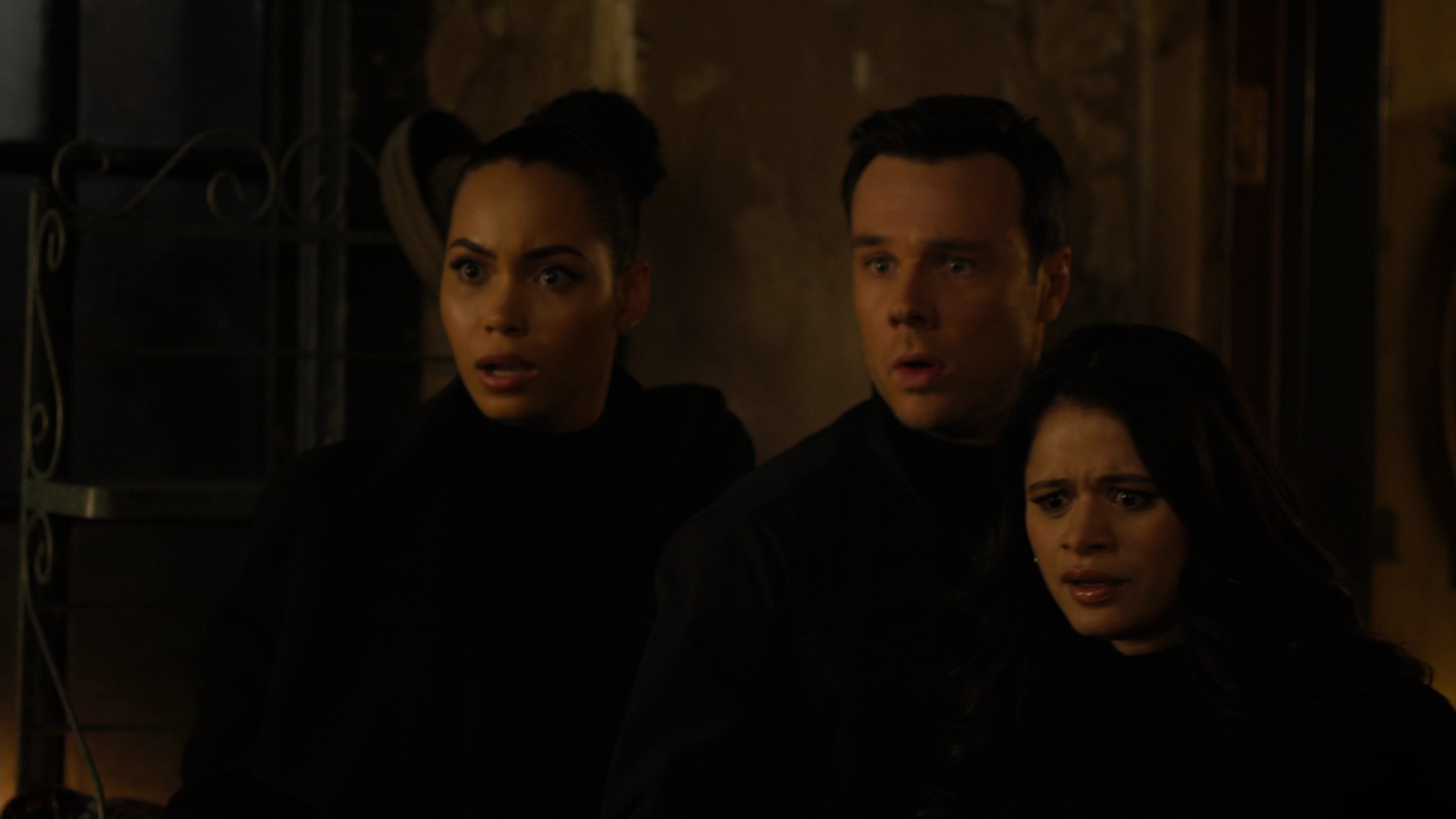 Charmed-Online-dot-nl_Charmed2x09GeussWhosComingToSafeSpaceSeattlle2219.jpg