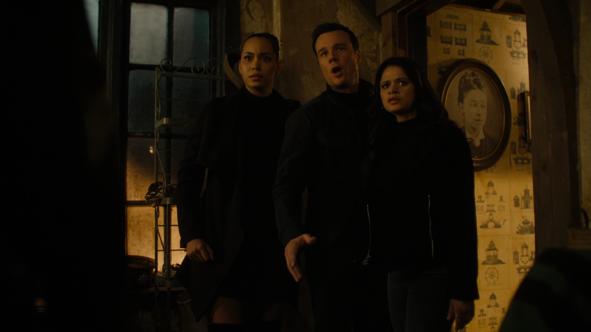 Charmed-Online-dot-nl_Charmed2x09GeussWhosComingToSafeSpaceSeattlle2223.jpg
