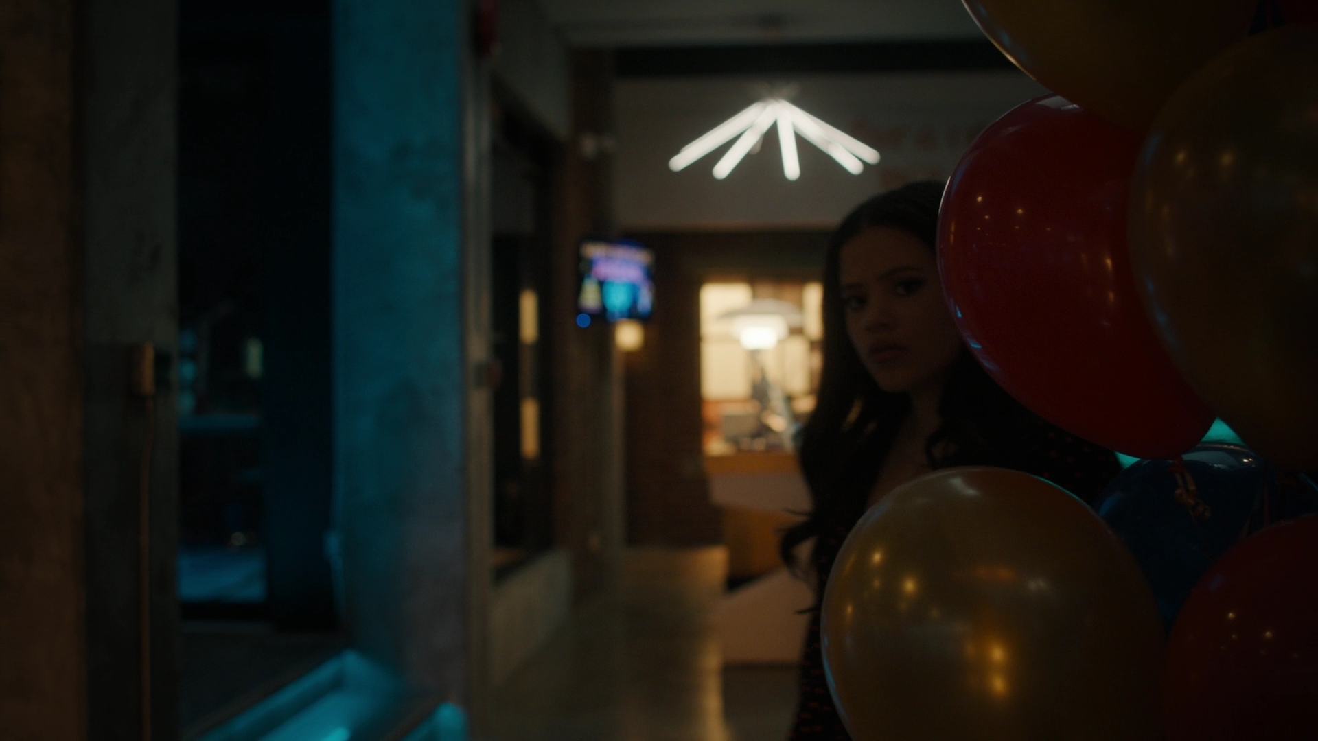 Charmed-Online-dot-nl_Charmed2x10CurseWords0614.jpg