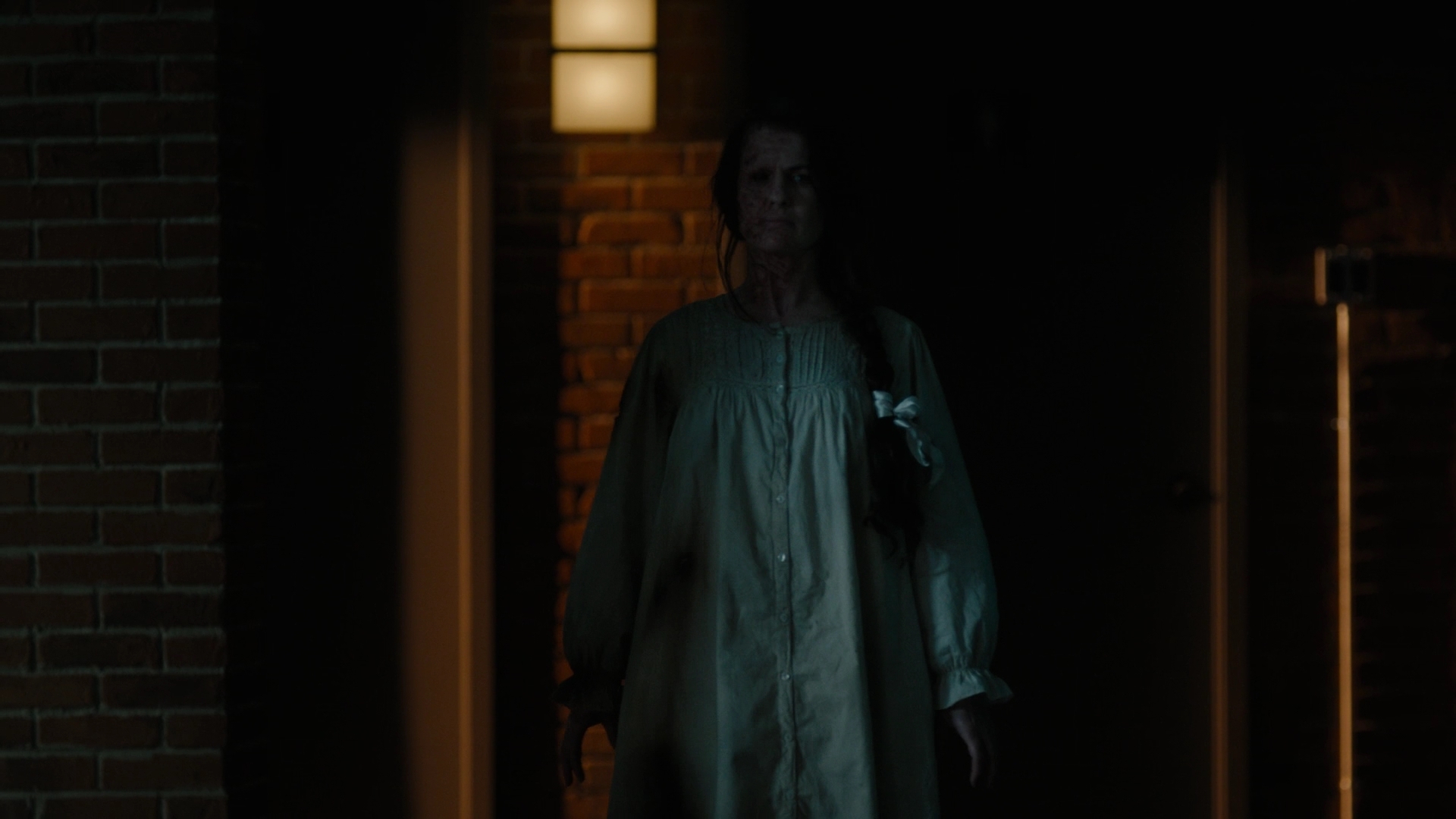 Charmed-Online-dot-nl_Charmed2x10CurseWords0640.jpg