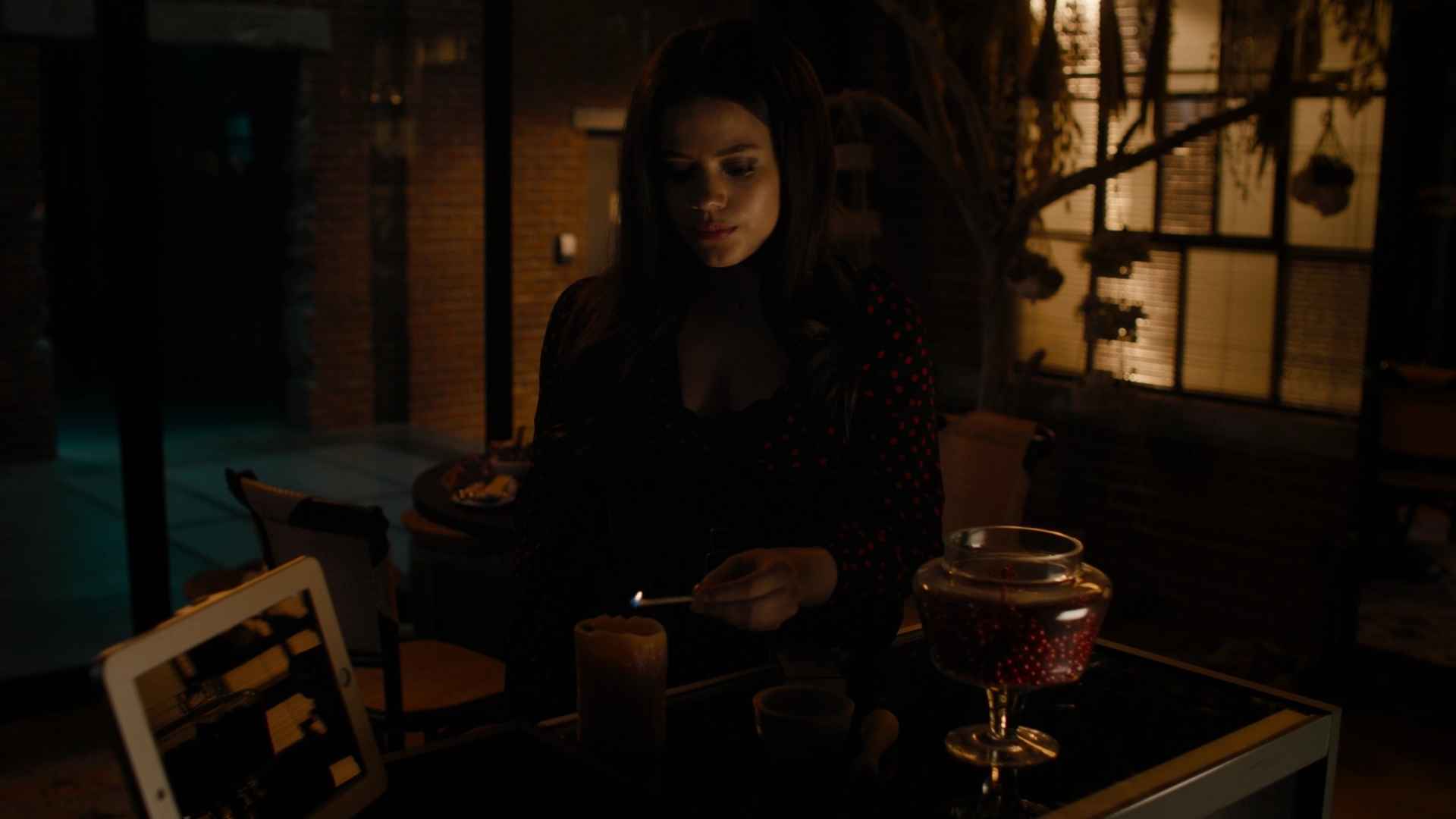 Charmed-Online-dot-nl_Charmed2x10CurseWords0710.jpg