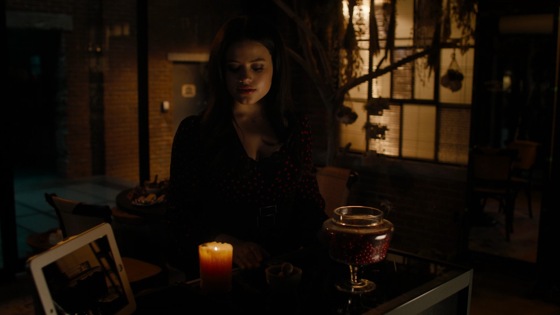 Charmed-Online-dot-nl_Charmed2x10CurseWords0715.jpg