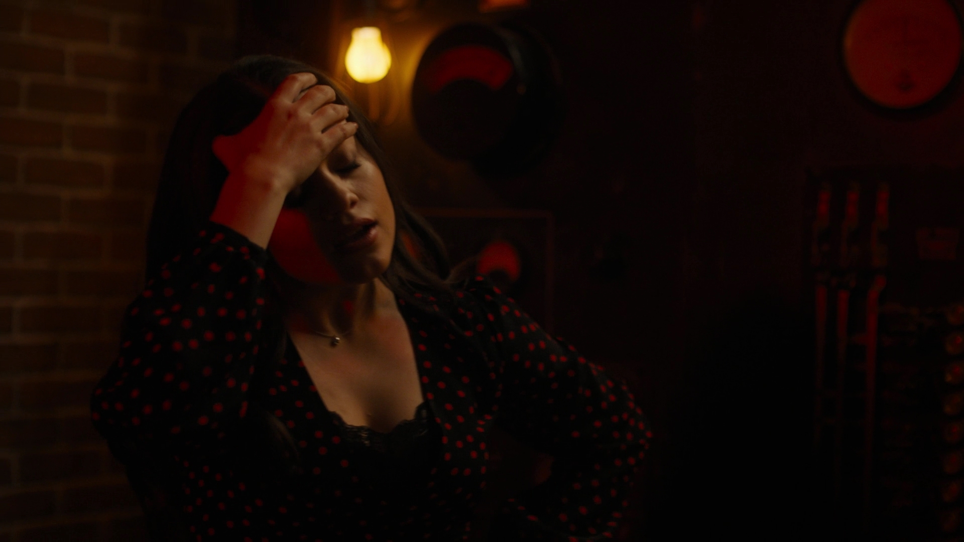 Charmed-Online-dot-nl_Charmed2x10CurseWords1386.jpg