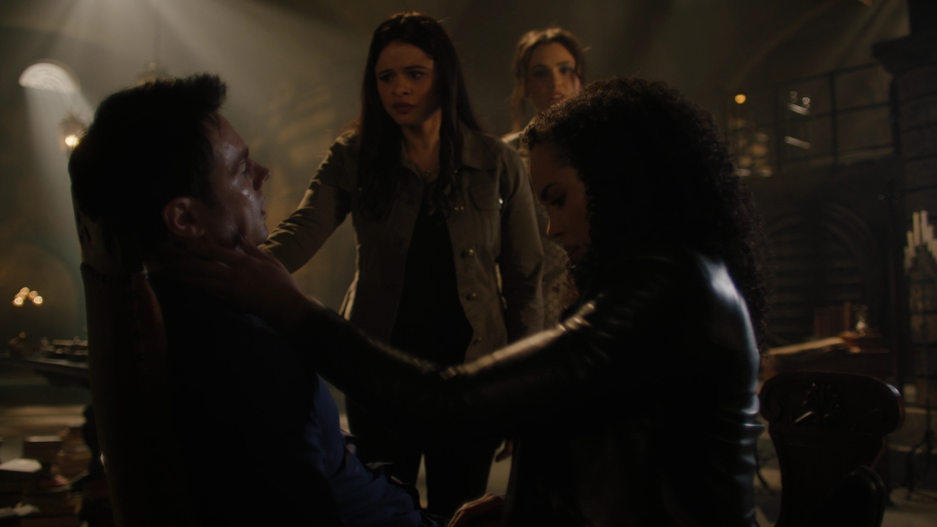 Charmed-Online-dot-nl_Charmed2x11DanceLikeNoOneIsWitching0732.jpg