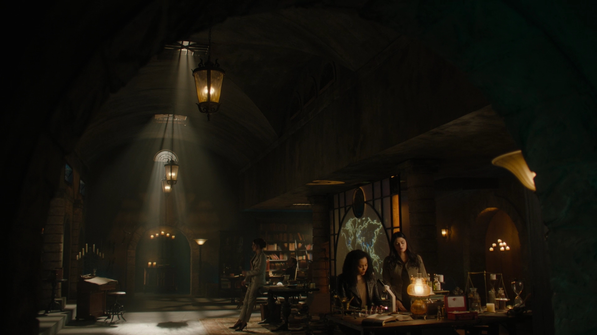 Charmed-Online-dot-nl_Charmed2x11DanceLikeNoOneIsWitching0898.jpg