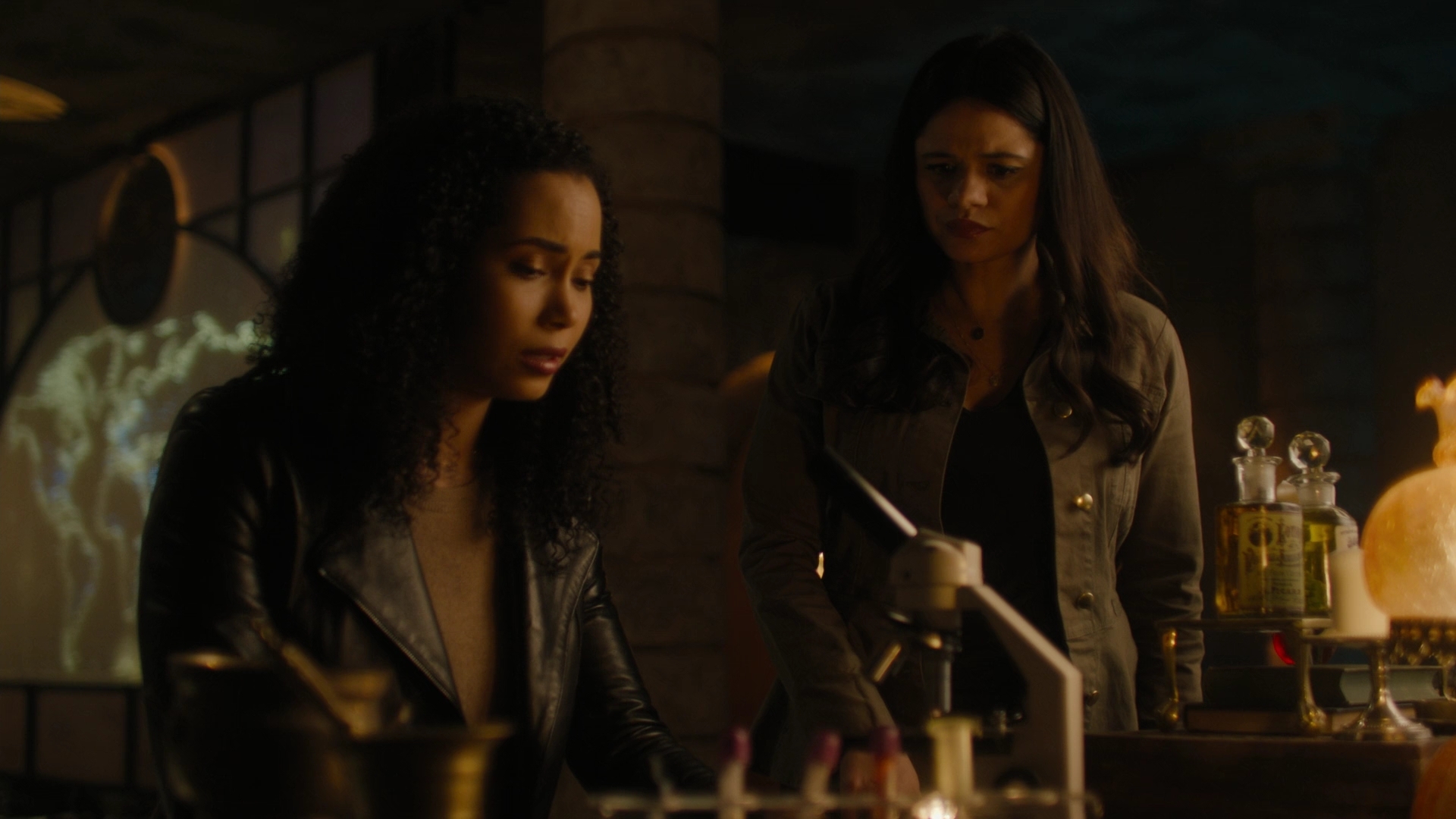 Charmed-Online-dot-nl_Charmed2x11DanceLikeNoOneIsWitching0903.jpg