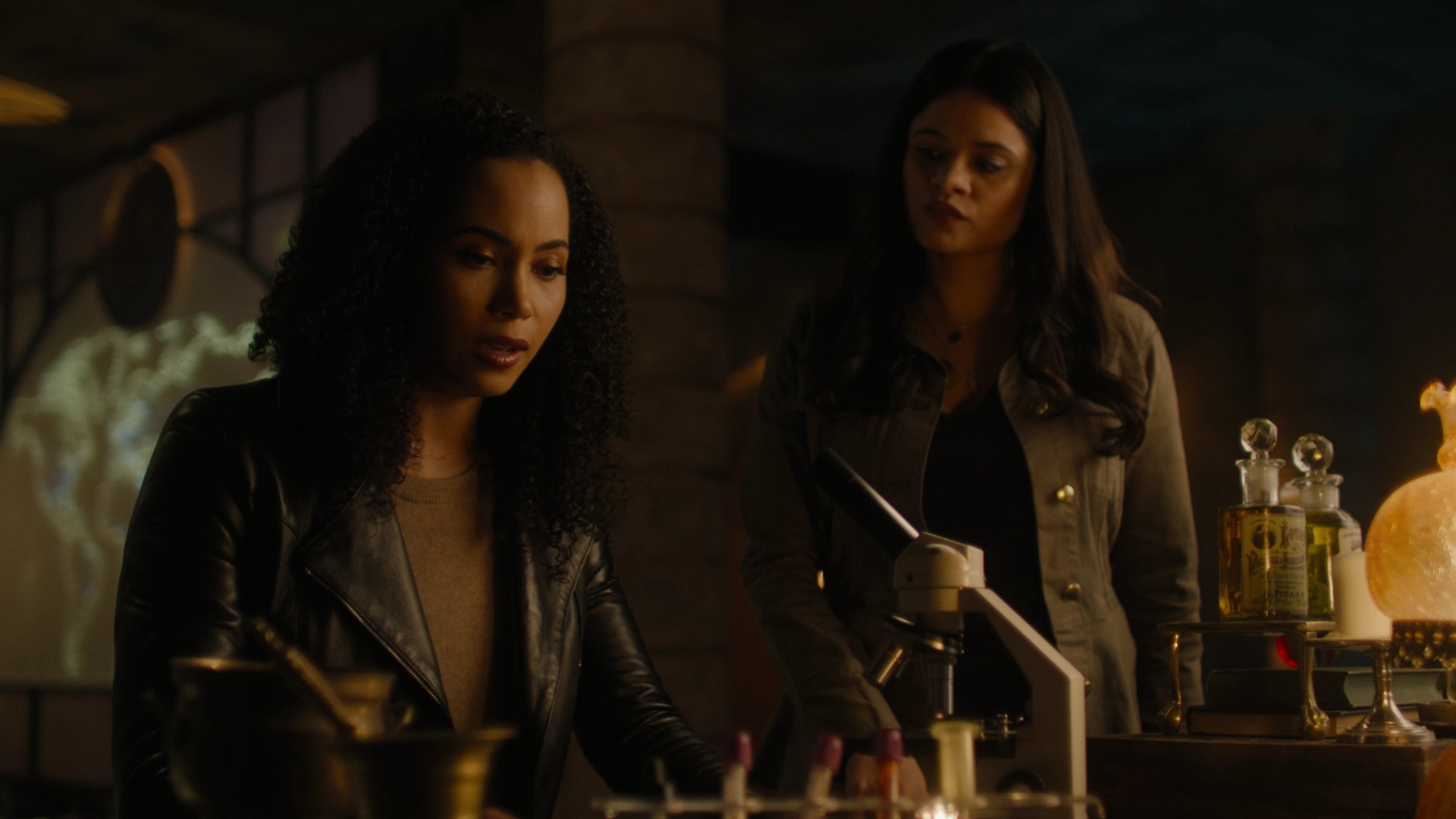 Charmed-Online-dot-nl_Charmed2x11DanceLikeNoOneIsWitching0913.jpg