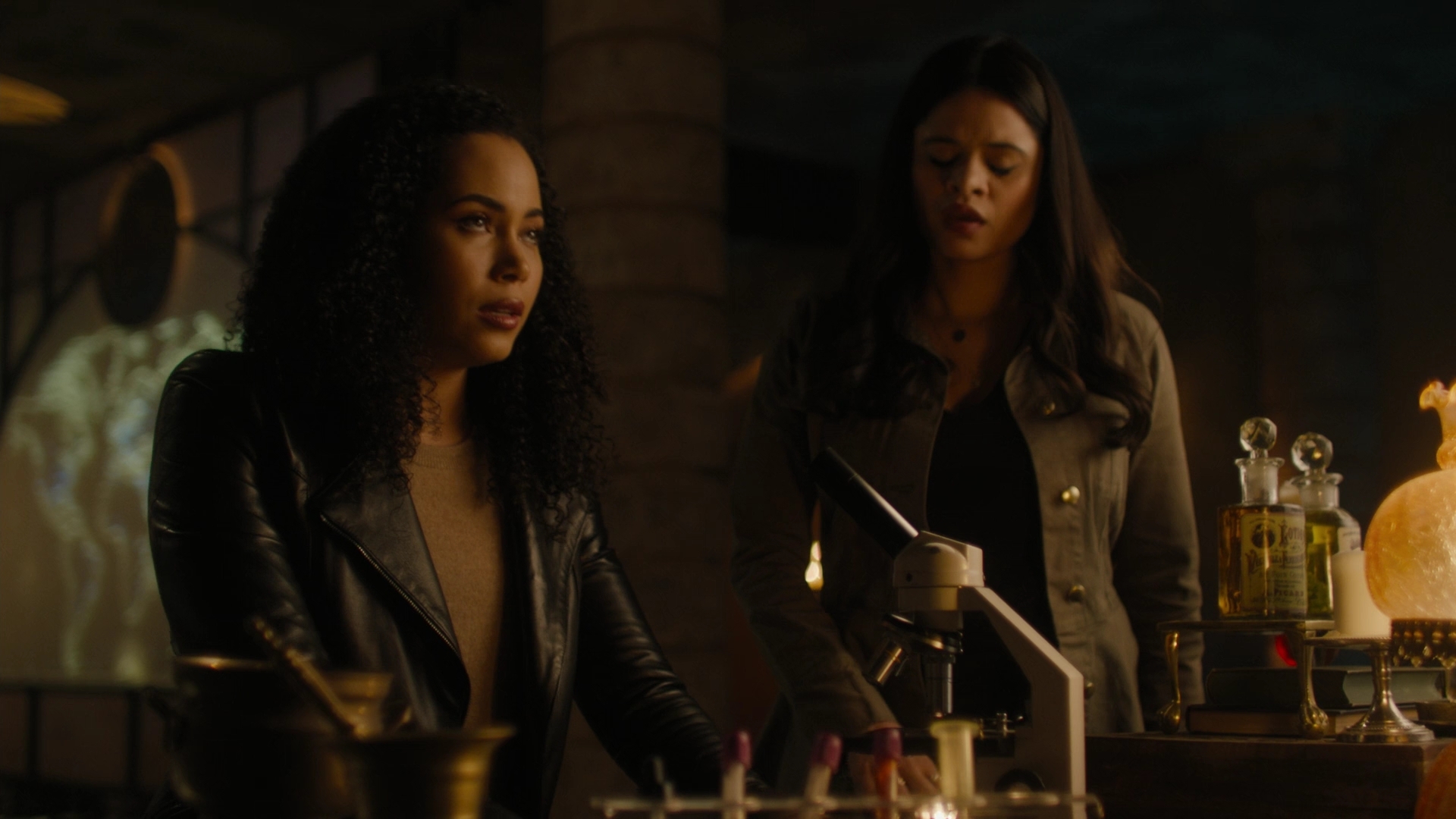 Charmed-Online-dot-nl_Charmed2x11DanceLikeNoOneIsWitching0917.jpg