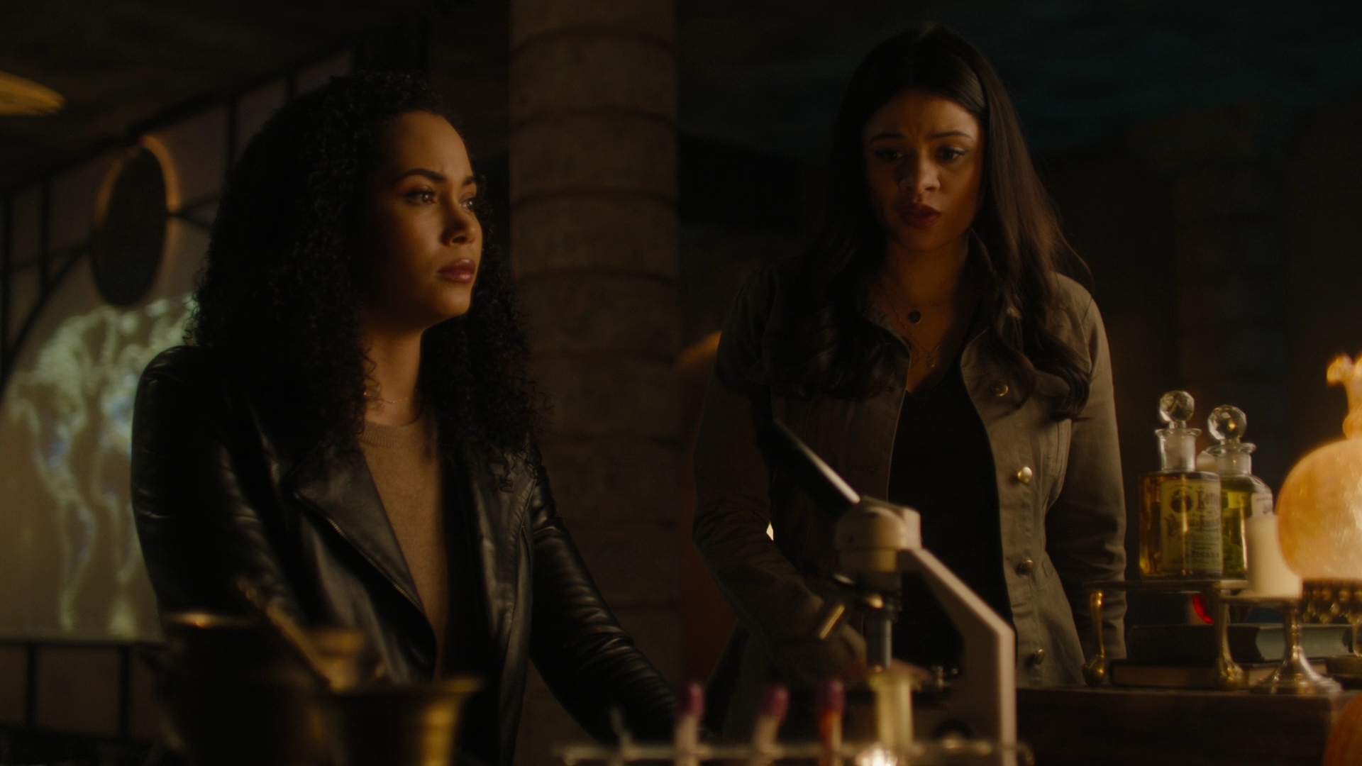 Charmed-Online-dot-nl_Charmed2x11DanceLikeNoOneIsWitching0919.jpg