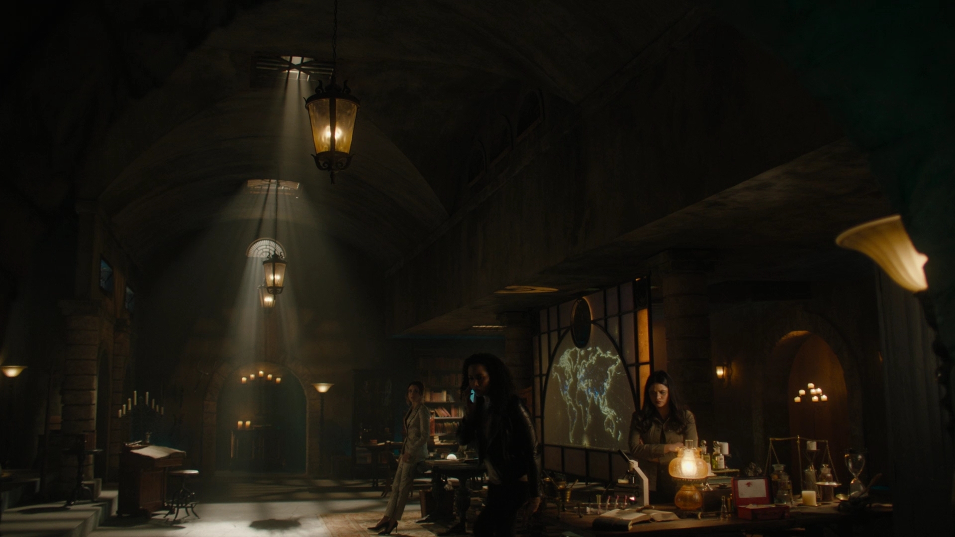 Charmed-Online-dot-nl_Charmed2x11DanceLikeNoOneIsWitching0925.jpg