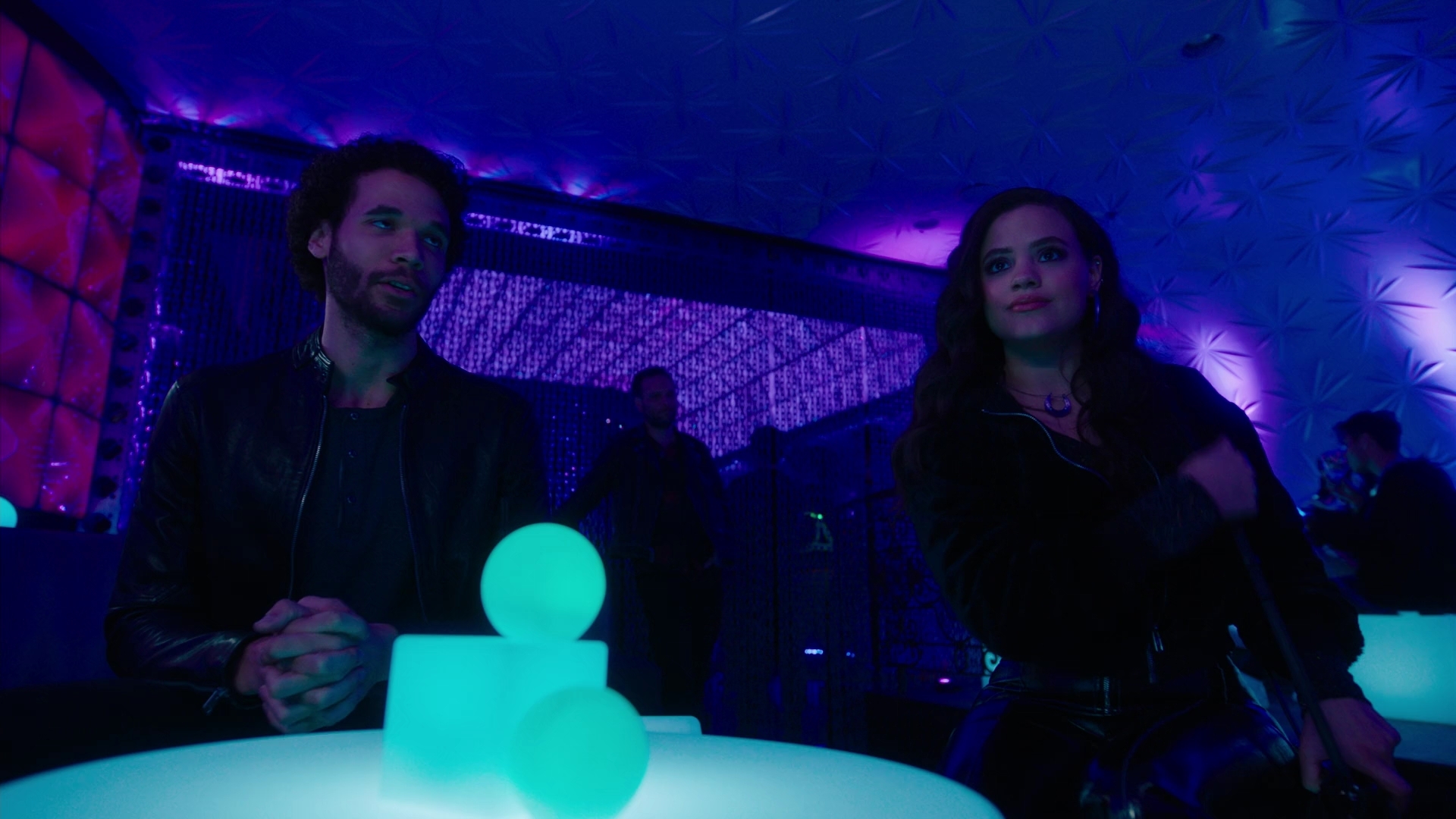 Charmed-Online-dot-nl_Charmed2x11DanceLikeNoOneIsWitching1021.jpg