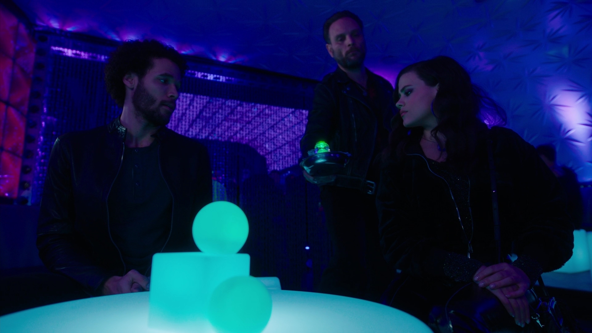 Charmed-Online-dot-nl_Charmed2x11DanceLikeNoOneIsWitching1041.jpg Charmed-Online-dot-nl_Charmed2x11DanceLikeNoOneIsWitching1041.jpg