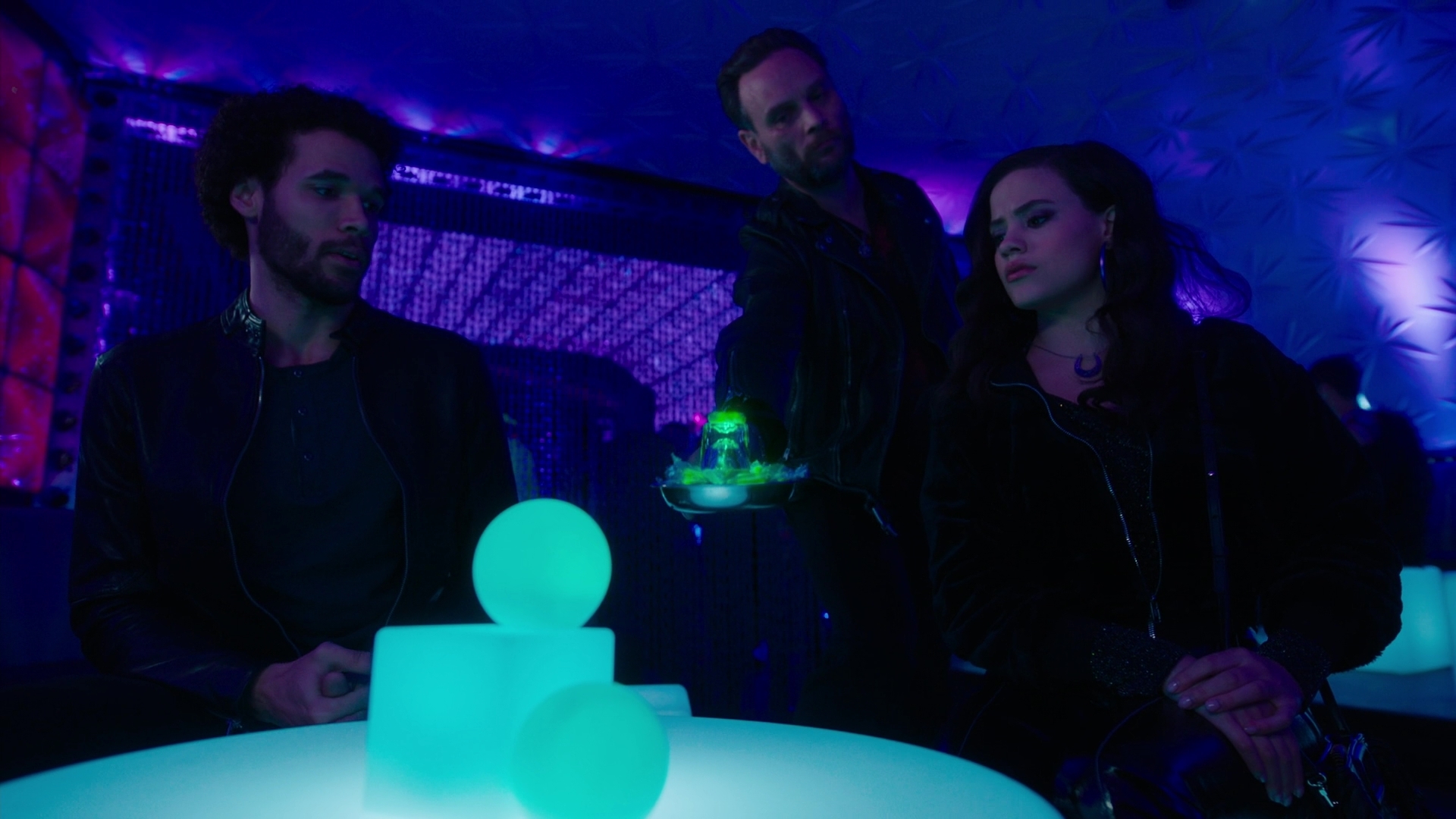 Charmed-Online-dot-nl_Charmed2x11DanceLikeNoOneIsWitching1042.jpg Charmed-Online-dot-nl_Charmed2x11DanceLikeNoOneIsWitching1042.jpg