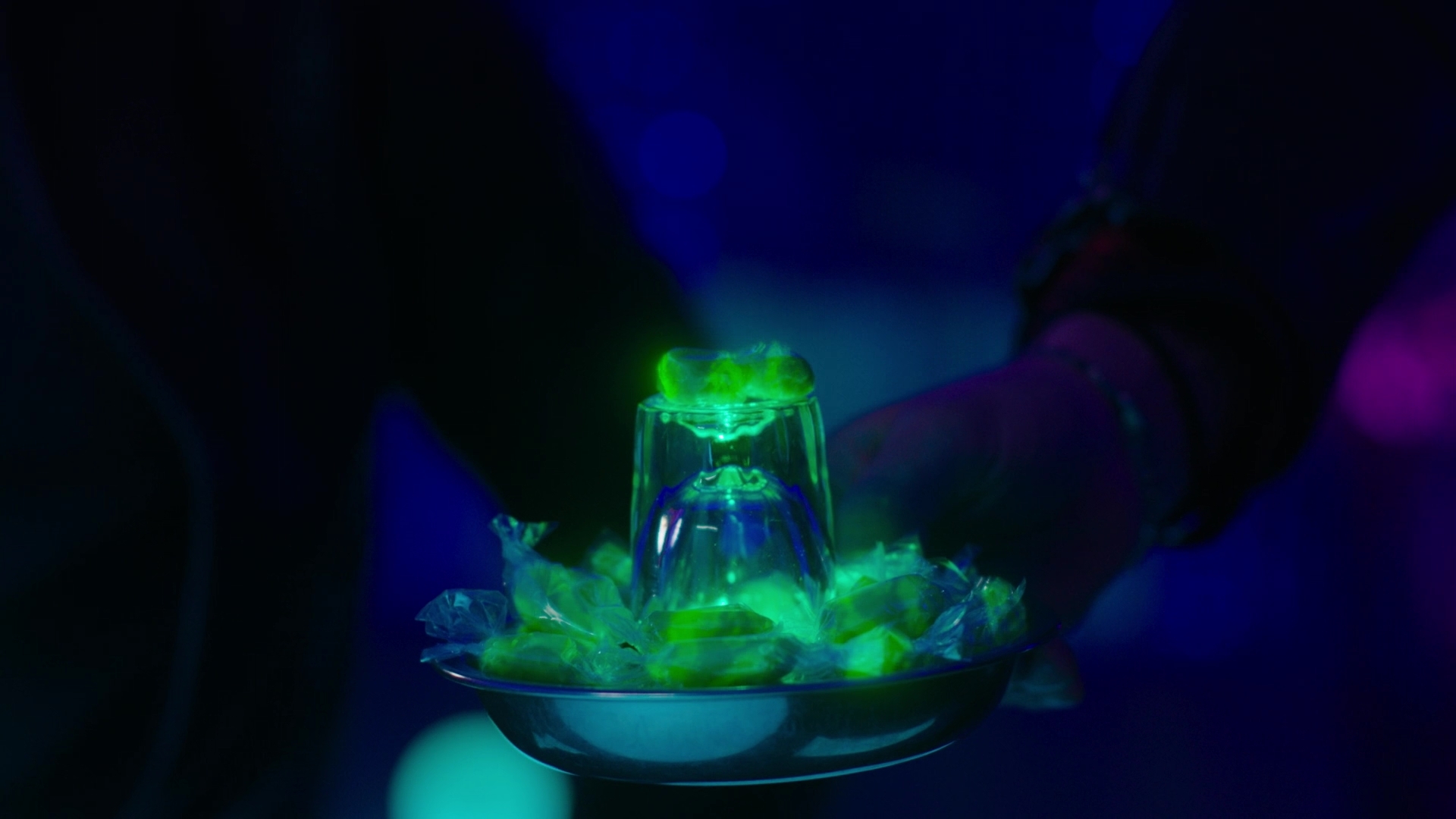 Charmed-Online-dot-nl_Charmed2x11DanceLikeNoOneIsWitching1043.jpg